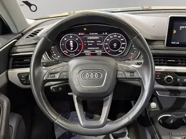 Używany Audi A4 Basis 150 KM (110 kW) 2017 Szary Kombi