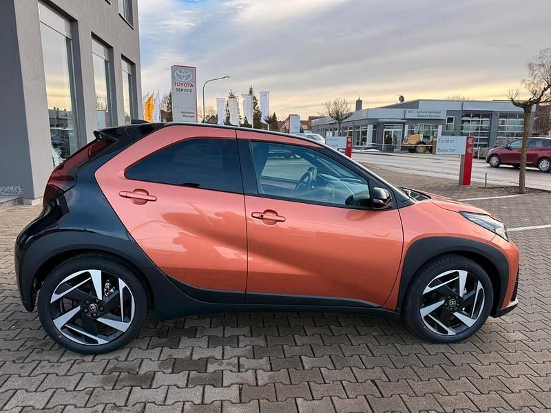Neu Toyota Aygo X Lounge 116 PS (85 kW) 2026 Orange SUV