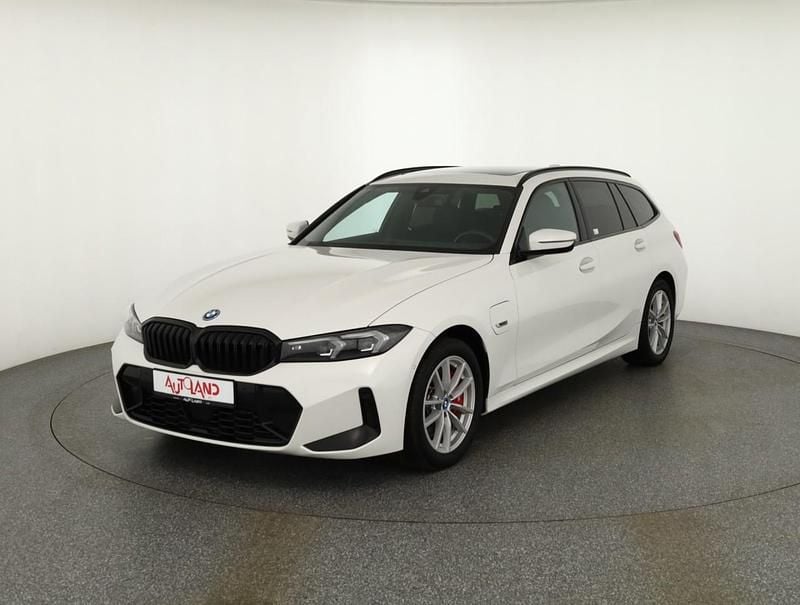 Gebraucht BMW 330e M Sport 292 PS (214 kW) 2023 Weiß Kombi