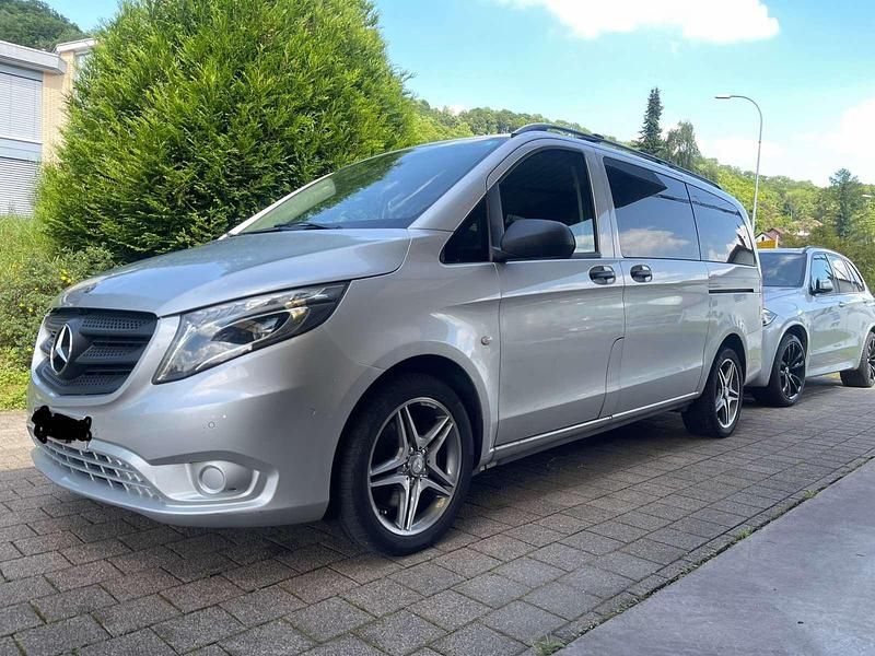 Schwarz Gebraucht 2016 Mercedes Vito Van / Kleinbus | 19.999 € - Bild 1/4