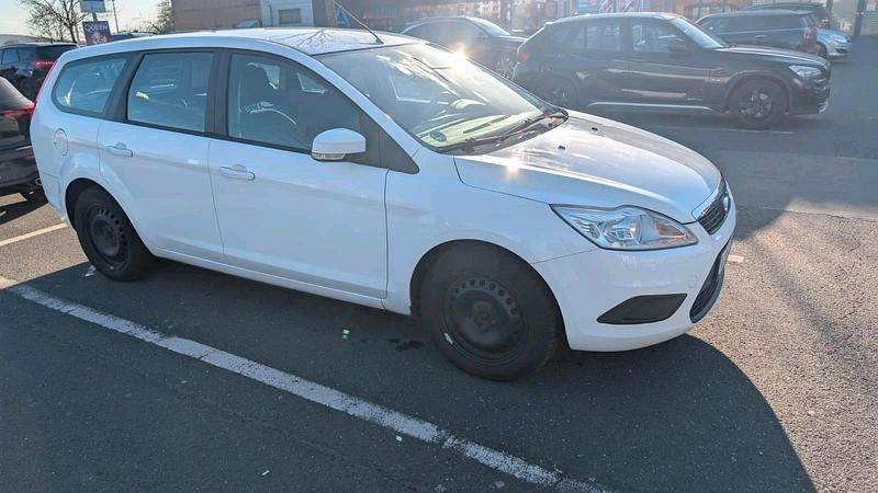 Gebraucht Ford Focus 101 PS (74 kW) 2009 Weiß Kombi