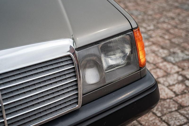 Gebraucht Mercedes 200 118 PS (86 kW) 1989 Grau Kombi