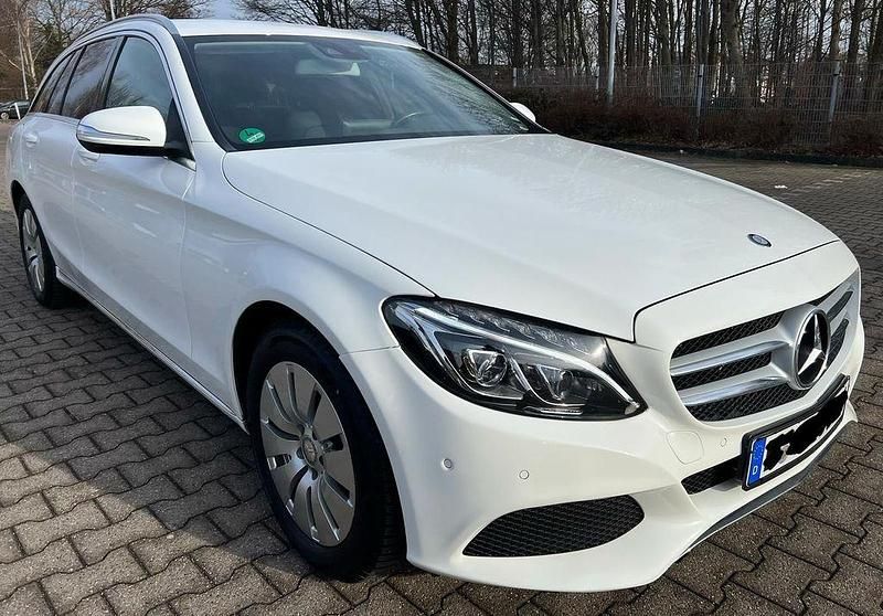 Gebraucht Mercedes C220 Avantgarde 170 PS (125 kW) 2015 Weiß Limousine