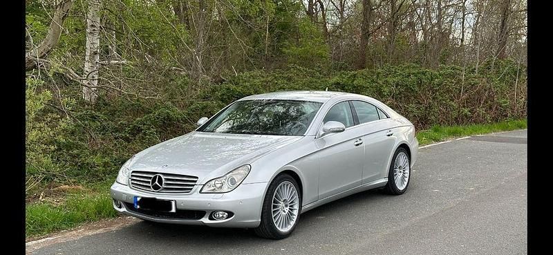 Silber Gebraucht 2007 Mercedes CLS500 Limousine | 20.990 € (Teuer) - Bild 1/4