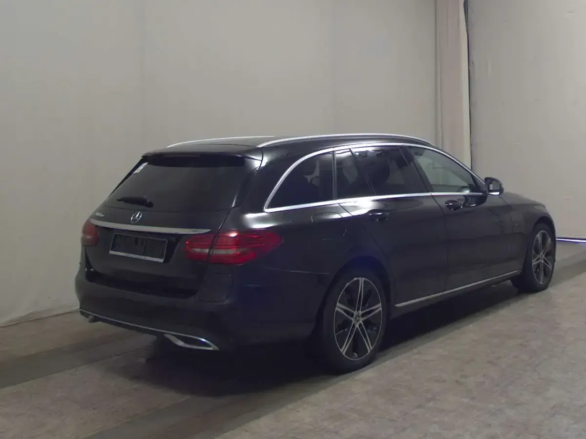 Gebraucht Mercedes C300e Avantgarde 306 PS (225 kW) 2020 Schwarz Limousine