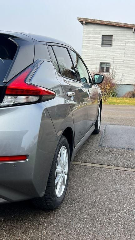 Gebraucht Nissan Leaf N-Connecta 110 kW (150 PS) 2022 Grau Kleinwagen