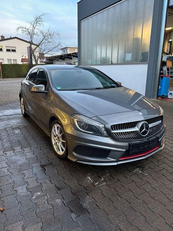 Grau Gebraucht 2013 Mercedes A250 Limousine | 13.500 € (Fairer Preis) - Bild 1/4