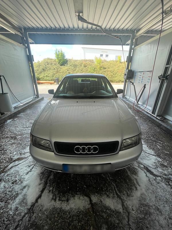 Silber Gebraucht 1998 Audi A4 Basis Limousine | 600 € (Superpreis) - Bild 1/4