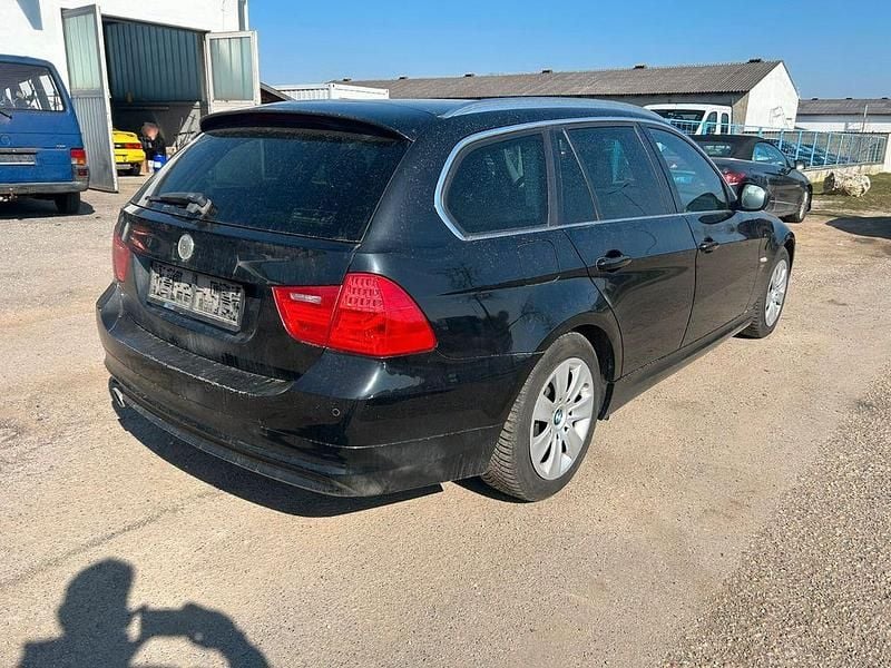 Gebraucht BMW 316 116 PS (85 kW) 2012 Schwarz Kombi