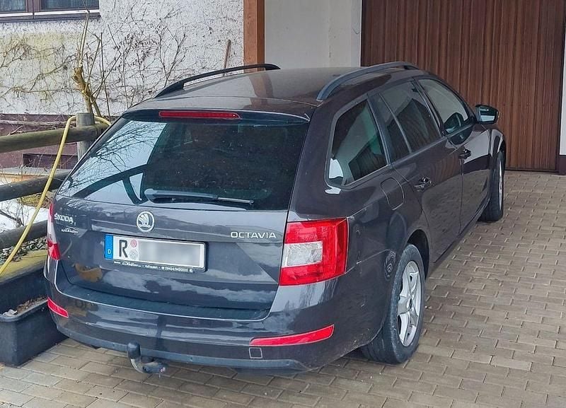 Violet Gebraucht 2014 Skoda Octavia Ambition Kombi | 9.999 € (Guter Preis) - Bild 1/4