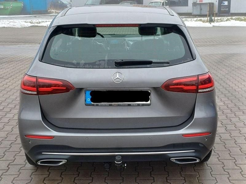 Gebraucht Mercedes B200 150 PS (110 kW) 2020 Grau Van / Kleinbus