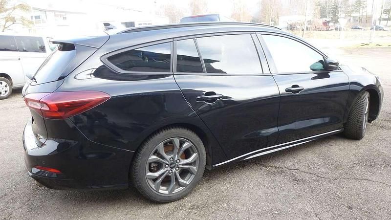 Usata Ford Focus ST-Line 125 CV (91 kW) 2024 Nero Station wagon