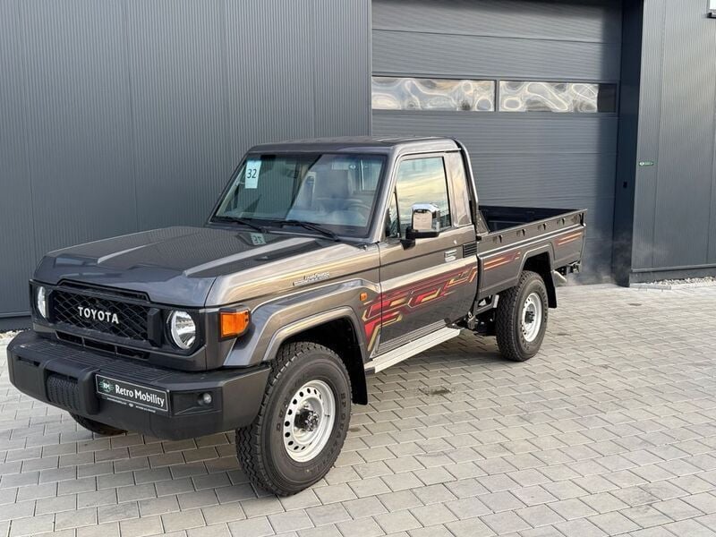 Grau Gebraucht 2024 Toyota Land Cruiser SUV | 67.900 € (Guter Preis) - Bild 1/4