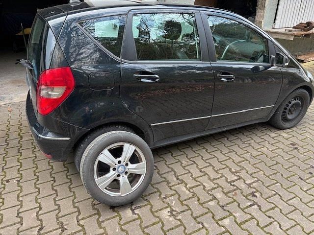 Gebraucht Mercedes A160 95 PS (69 kW) 2011 Schwarz Kleinwagen