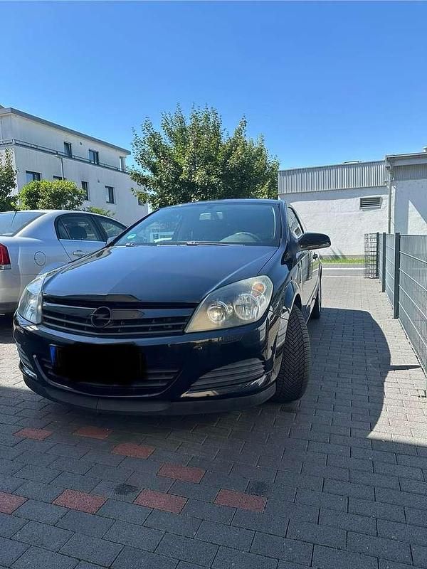Gebraucht 2005 Opel Astra GTC Limousine | 2.800 € (Teuer) - Bild 1/4