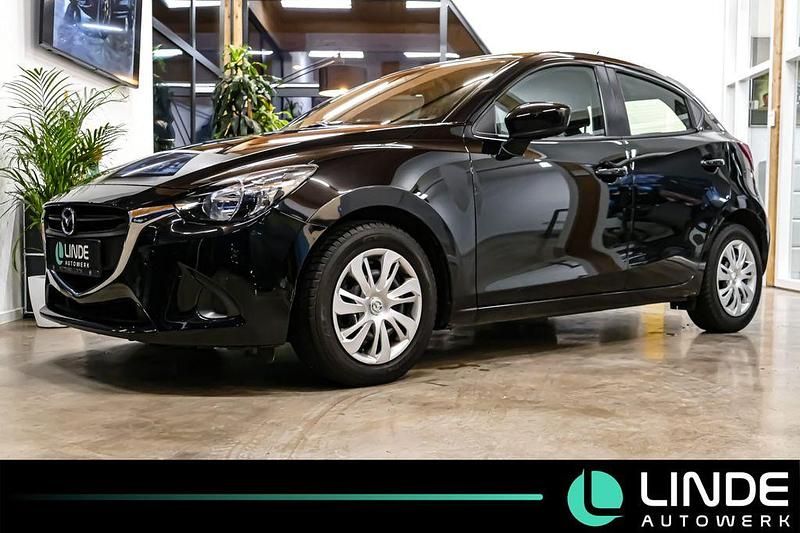 Schwarz Gebraucht 2016 Mazda 2 Center-Line Limousine | 10.900 € (Fairer Preis) - Bild 1/4
