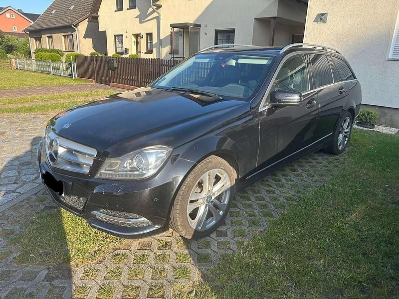 Schwarz Gebraucht 2014 Mercedes C220 Avantgarde Kombi | 8.250 € - Bild 1/4
