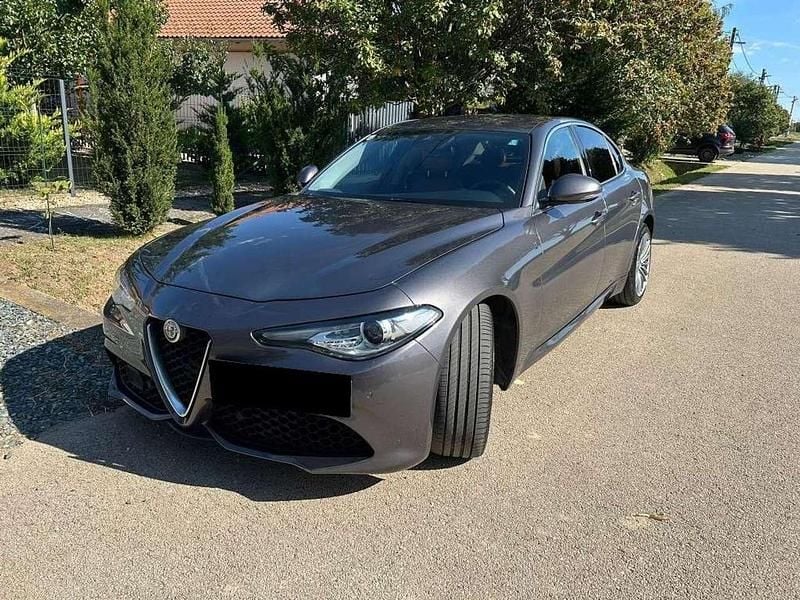 Grau Gebraucht 2017 Alfa Romeo Giulia Veloce Limousine | 12.400 € (Fairer Preis) - Bild 1/4