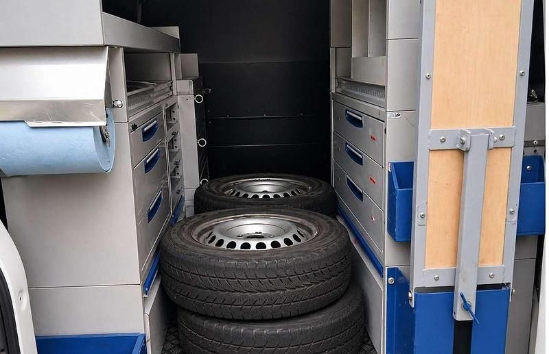 Gebraucht VW Transporter 102 PS (75 kW) 2007 Grauweiß r9002 Van