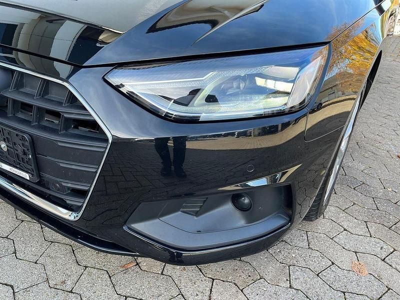 Gebraucht Audi A4 Sport 163 PS (119 kW) 2024 Mythosschwarz metallic Kombi