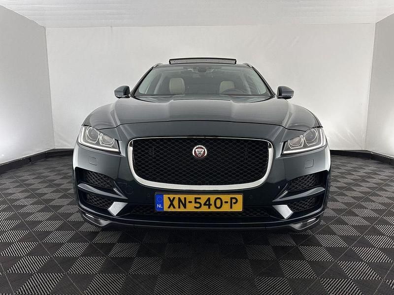 Gebraucht Jaguar F-Pace Portfolio 179 PS (131 kW) 2019 Grün SUV