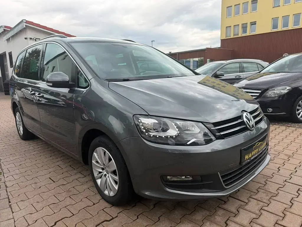 Gebraucht VW Sharan Comfortline 150 PS (110 kW) 2016 Grau Van / Kleinbus