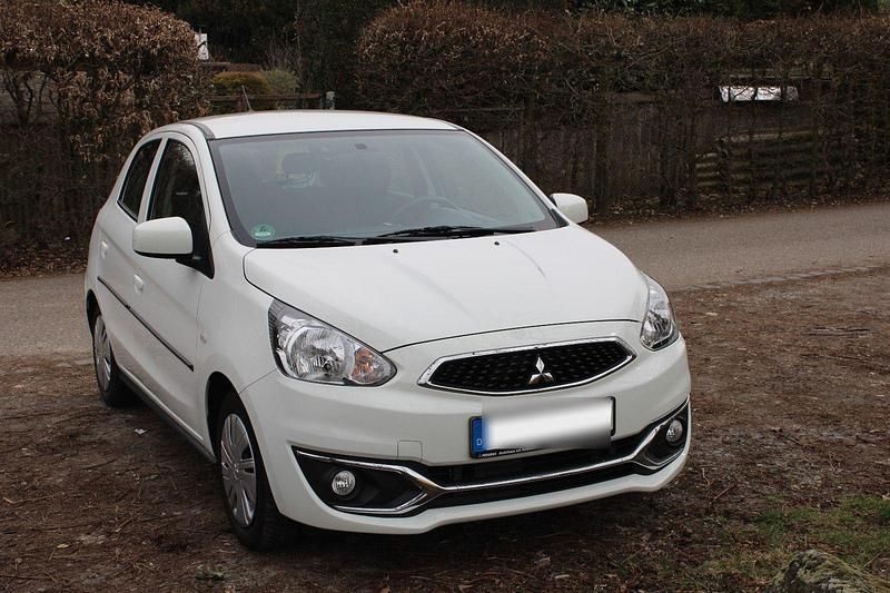 Weiß Gebraucht 2020 Mitsubishi Space Star Diamant Edition Kleinwagen | 6.800 € (Guter Preis) - Bild 1/4