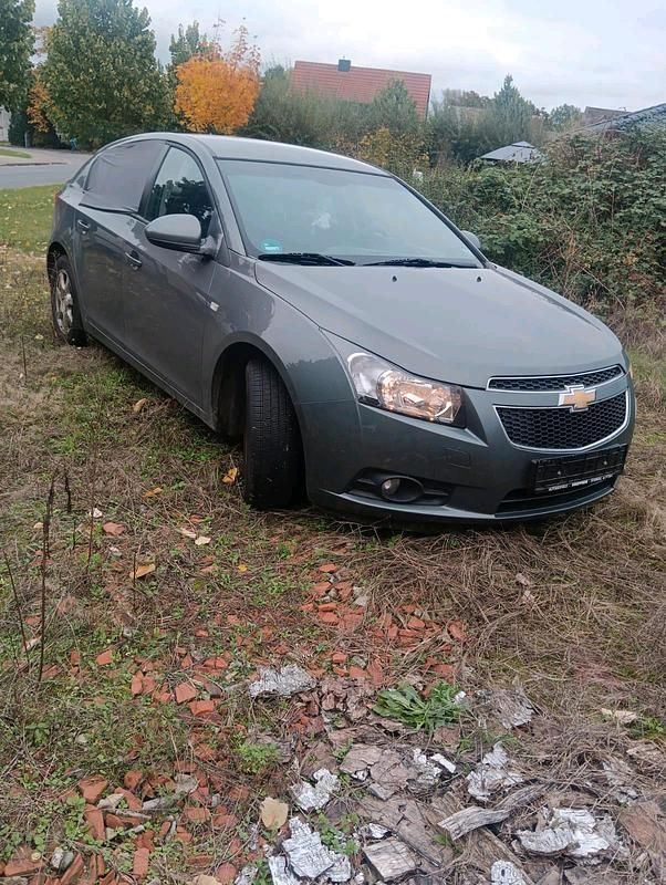 Silber Gebraucht 2012 Chevrolet Cruze Limousine | 1.400 € (Superpreis) - Bild 1/4