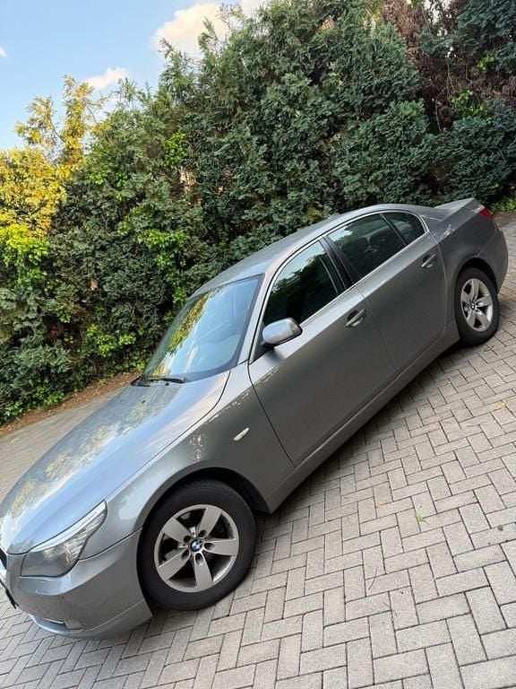 Gebraucht BMW 520 177 PS (130 kW) 2009 Grau Limousine