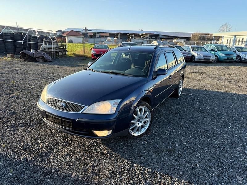 Blau Gebraucht 2002 Ford Mondeo Ghia Kombi | 1.690 € (Fairer Preis) - Bild 1/4