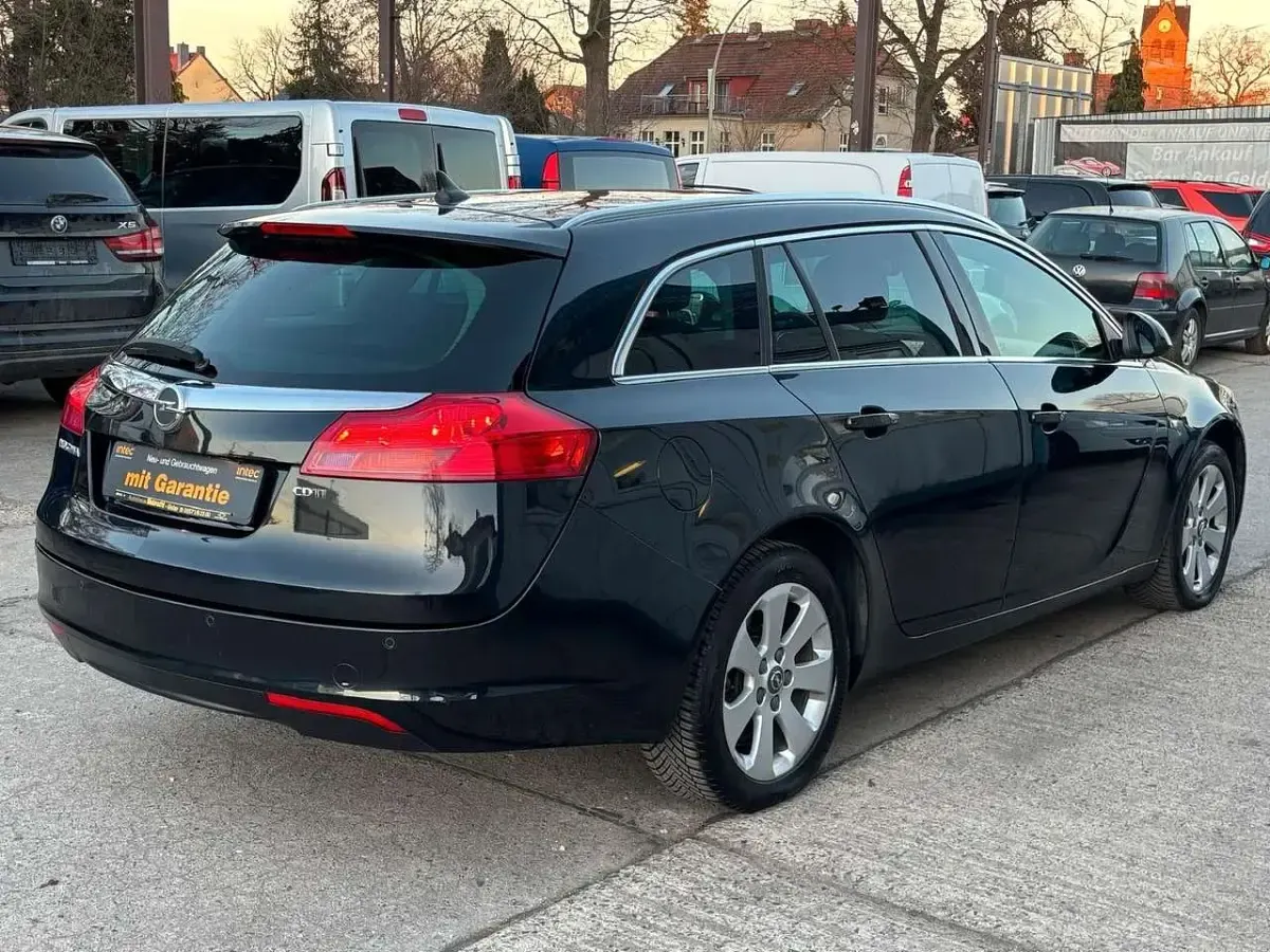 Używany Opel Insignia Active 160 KM (117 kW) 2013 Czarny Sedan/Limuzyna