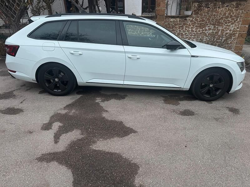 Gebraucht Skoda Superb SportLine 190 PS (139 kW) 2017 Weiß Kombi