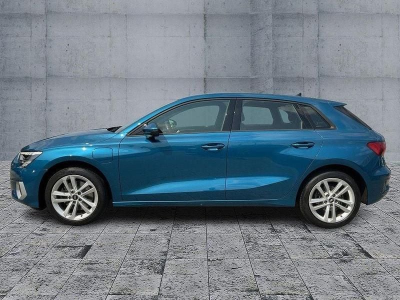 Second-hand Audi A3 Advanced 204 CP (150 kW) 2021 Albastru Berlinǎ