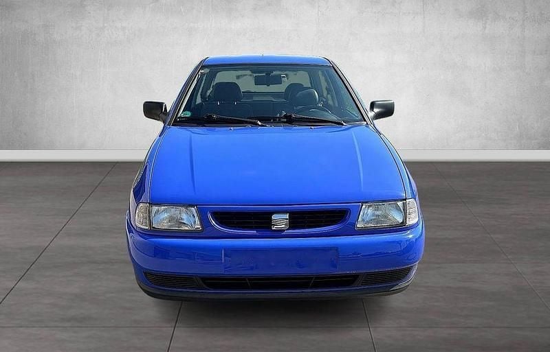 Blau Gebraucht 1998 Seat Ibiza Basis Limousine | 799 € (Fairer Preis) - Bild 1/4