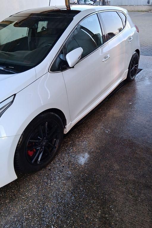 Usado Kia Ceed GT-Track 204 HP (150 kW) 2014 Branco Citadino