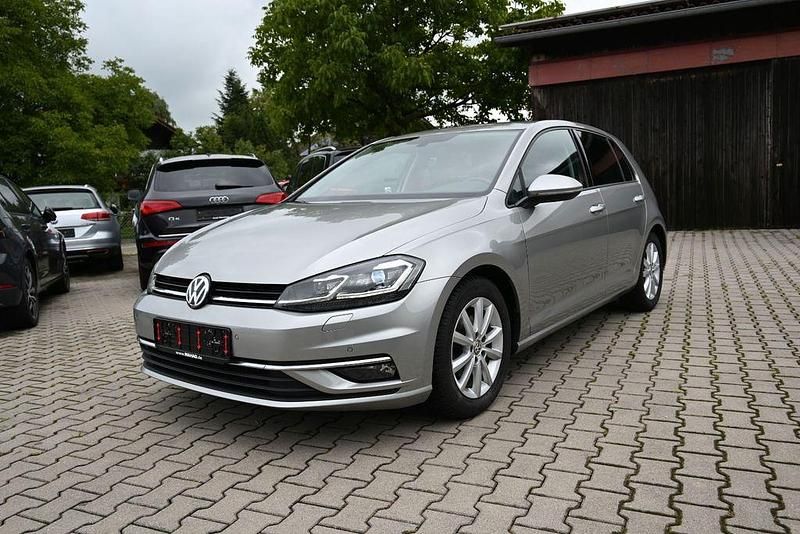 Silber Gebraucht 2017 VW Golf VII Highline Limousine | 15.500 € (Fairer Preis) - Bild 1/4