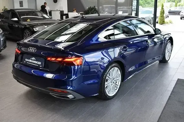 Gebraucht Audi A5 Sportback Ambiente 204 PS (150 kW) 2022 Blau Kleinwagen