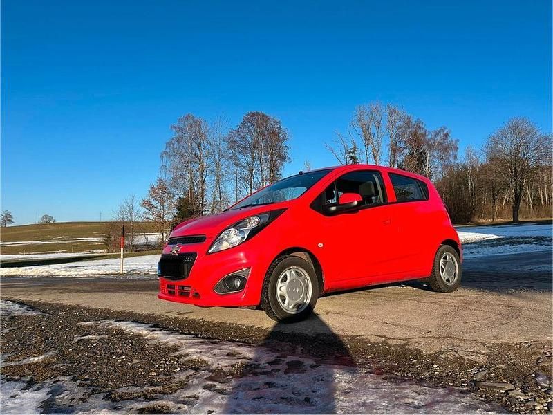 Rot Gebraucht 2012 Chevrolet Spark Kleinwagen | 4.444 € (Fairer Preis) - Bild 1/4