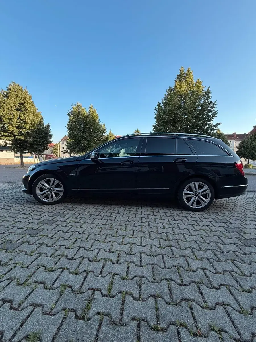 Gebraucht Mercedes C220 170 PS (125 kW) 2011 Schwarz Kombi