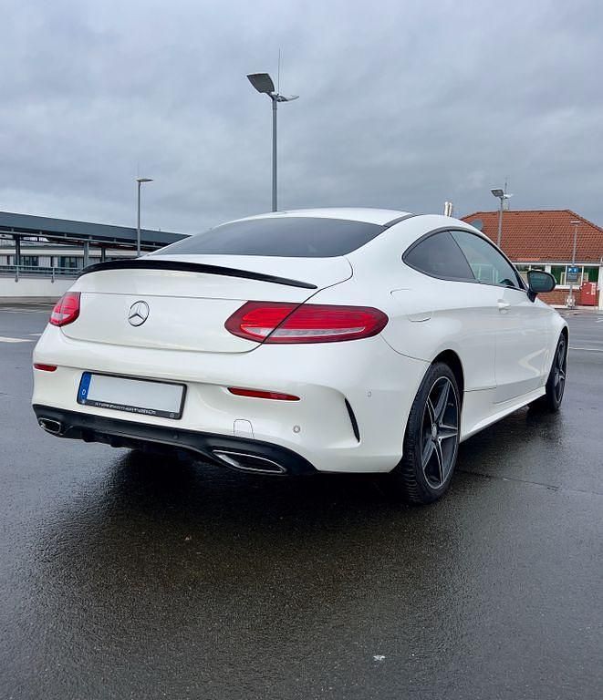 Gebraucht Mercedes C220 AMG 170 PS (125 kW) 2017 Weiß Coupé