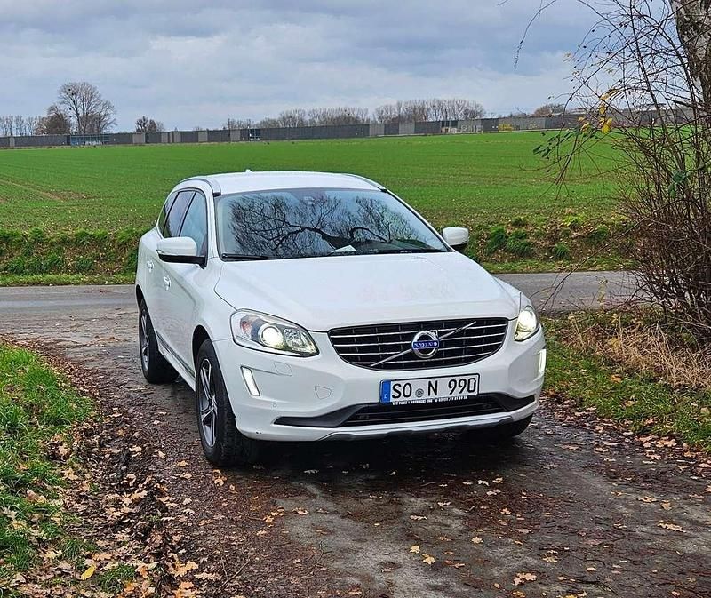 Weiß Gebraucht 2016 Volvo XC60 Summum SUV | 18.000 € (Guter Preis) - Bild 1/4