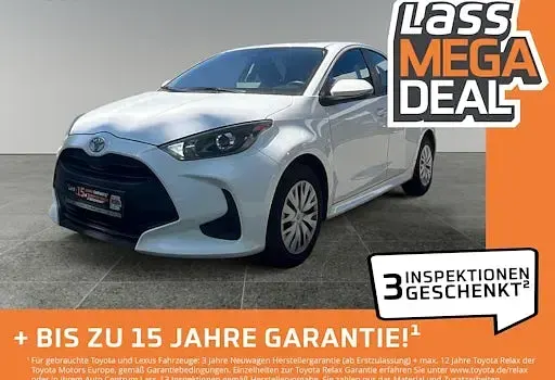 Gebraucht Toyota Yaris Basis 72 PS (52 kW) 2023 Schneeweiß Kleinwagen