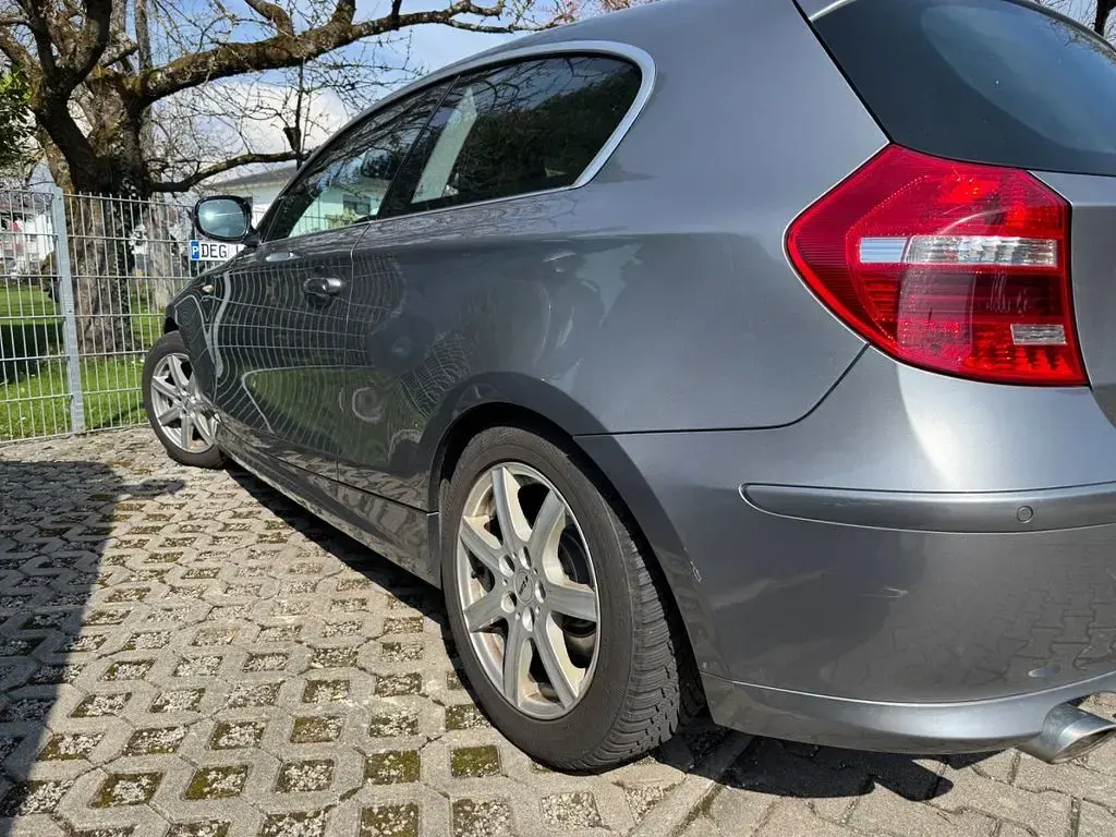Gebraucht BMW 120 177 PS (130 kW) 2011 Grau Kleinwagen
