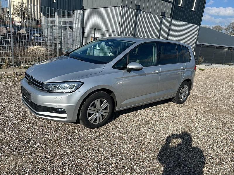 Gebraucht VW Touran 150 PS (110 kW) 2023 Silber Van / Kleinbus