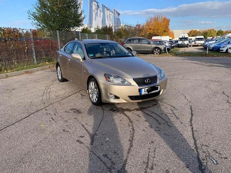 Gold Gebraucht 2006 Lexus IS250 Luxury Line Limousine | 11.200 € (Fairer Preis) - Bild 1/4