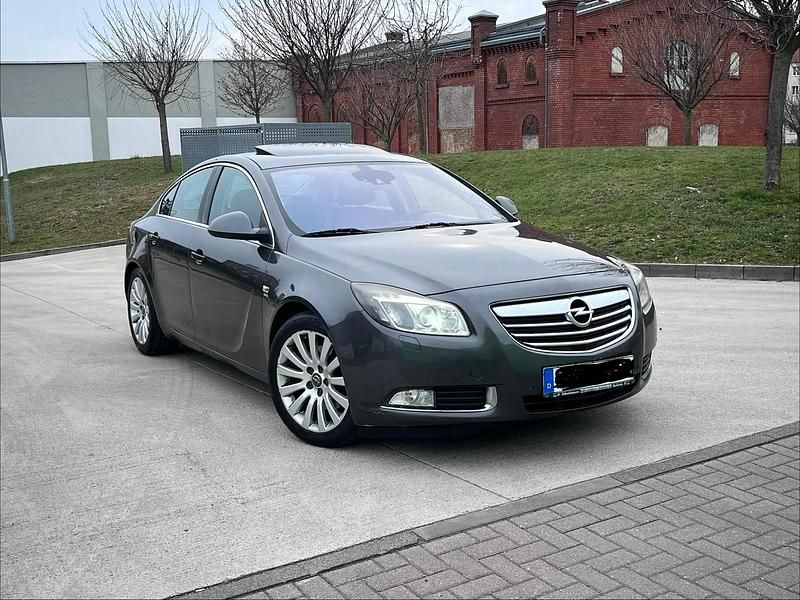 Gebraucht Opel Insignia 140 PS (102 kW) 2011 Grau Limousine