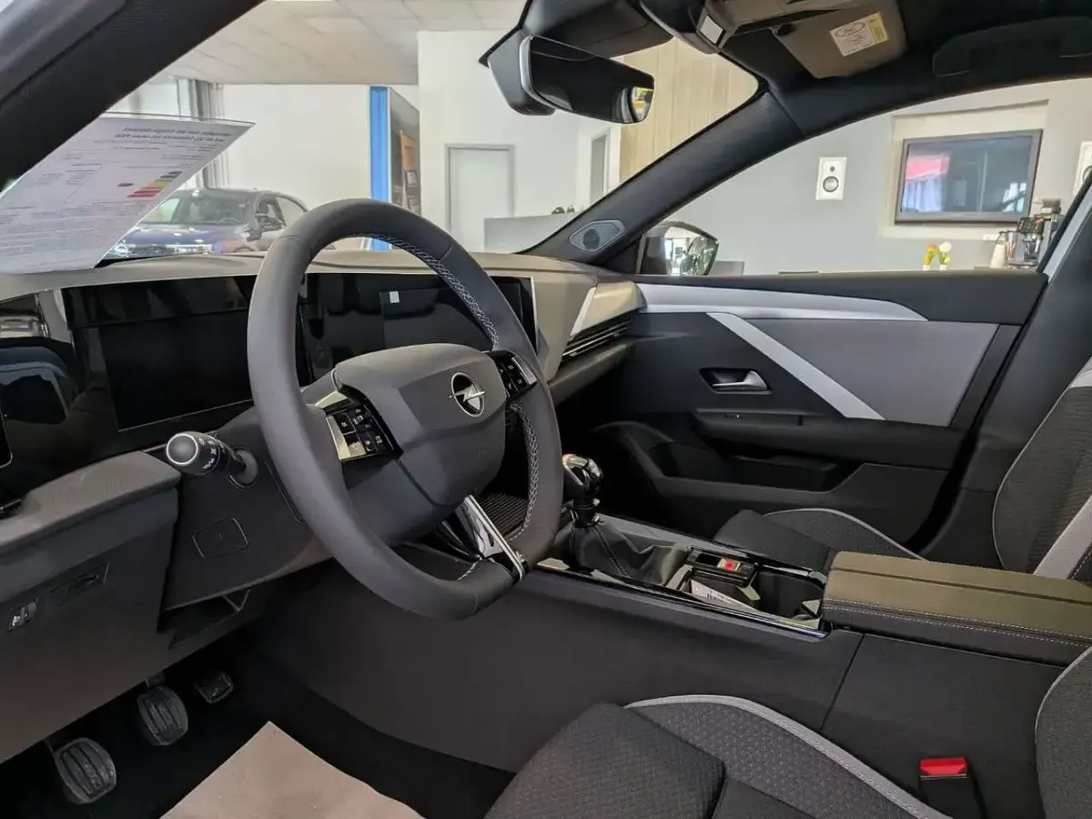 Nowe Opel Astra 131 KM (96 kW) 2025 Biały Hatchback