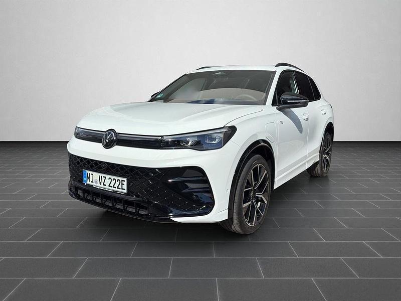 Pure white Gebraucht 2025 VW Tiguan R-line SUV | 49.990 € (Fairer Preis) - Bild 1/4