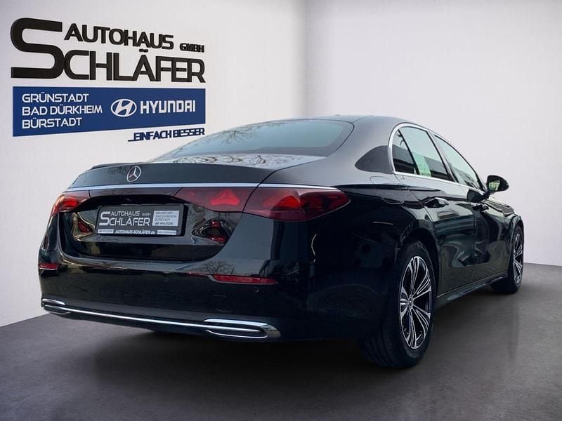 Gebraucht Mercedes E200 Advanced 227 PS (166 kW) 2024 Obsidianschwarz  metalliclack Limousine