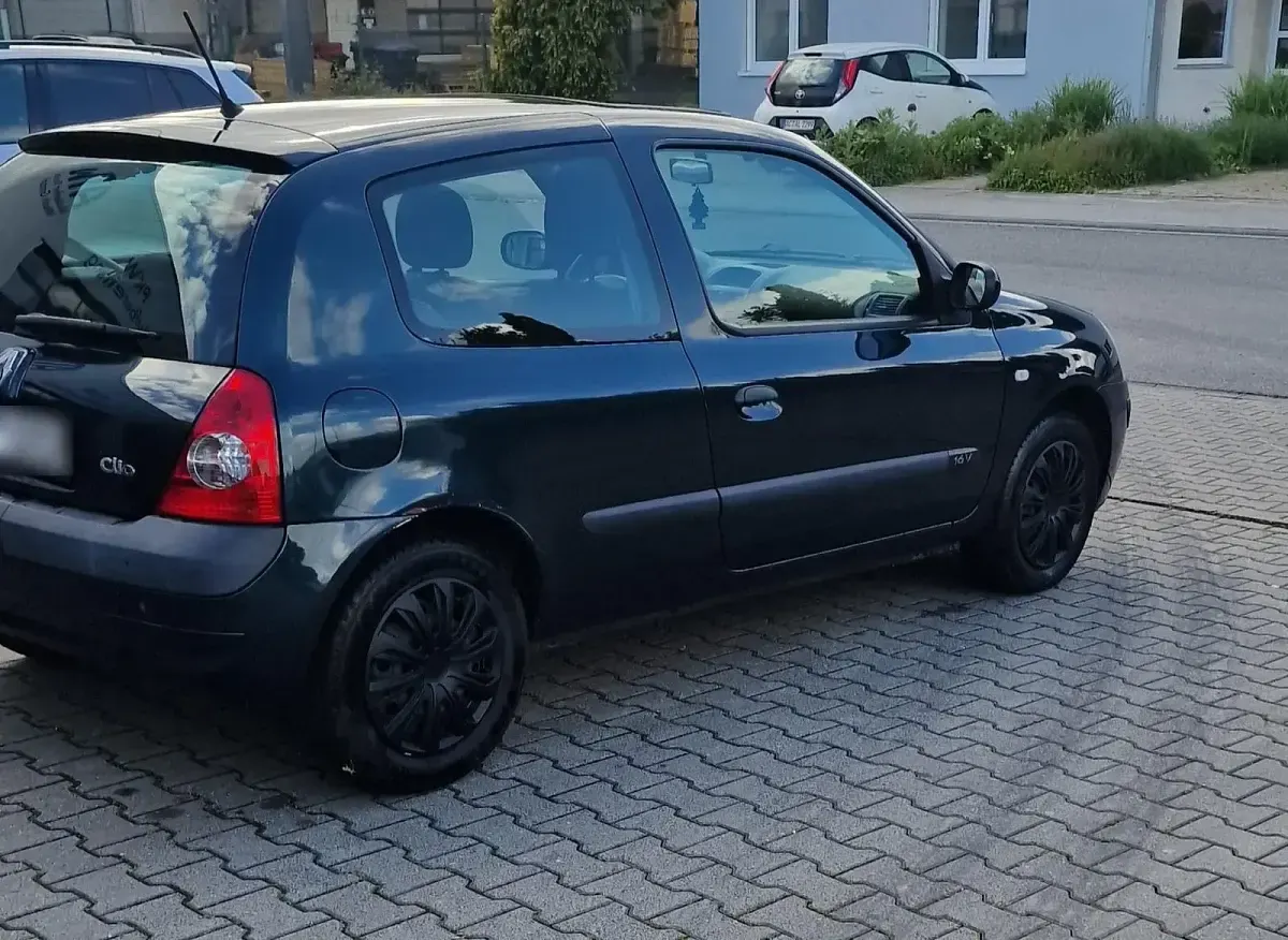 Używany Renault Clio II 75 KM (55 kW) 2004 Andere farben Hatchback